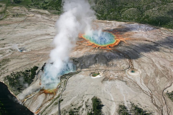 Yellowstone National Park Travel Guide: Complete Guide for First-Time Visitors